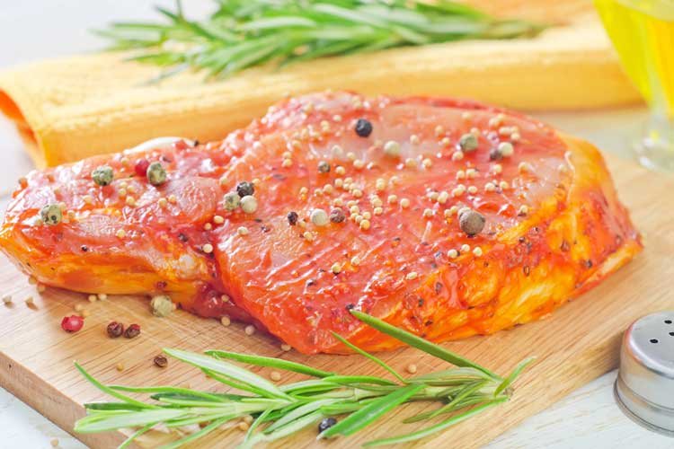 Wat is het verschil tussen een dry rub en een marinade